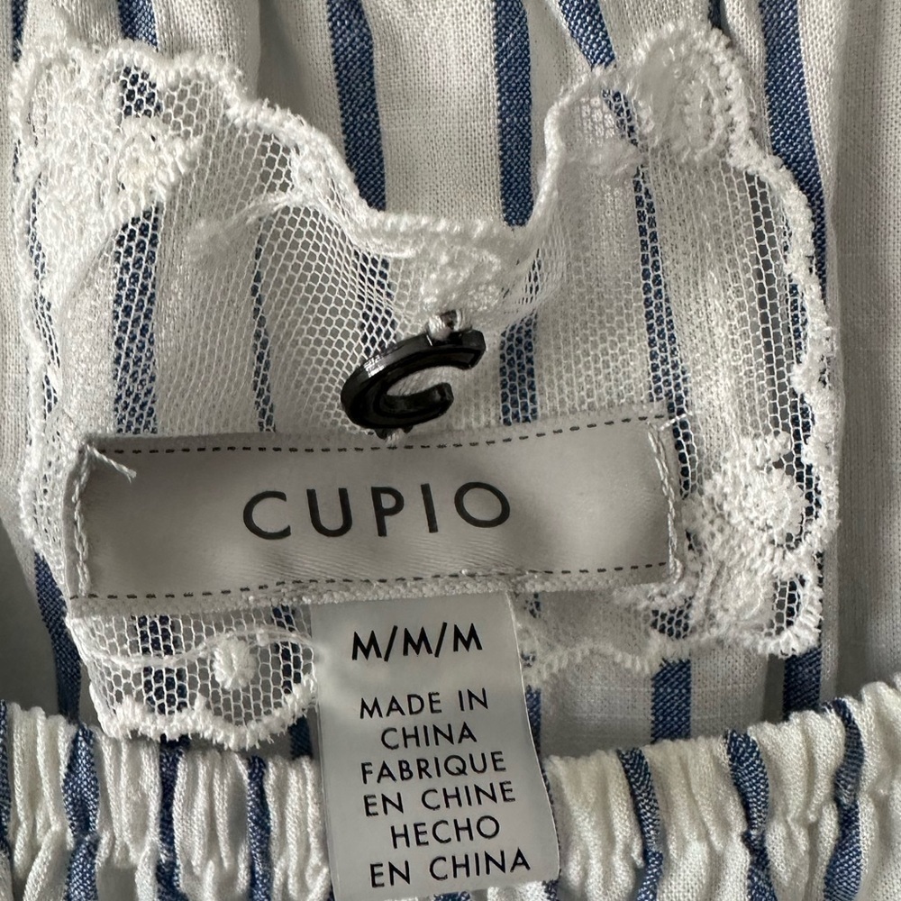 Cupio White and Blue Ruched 3/4 Sleeve Blouse - Picture 3 of 4